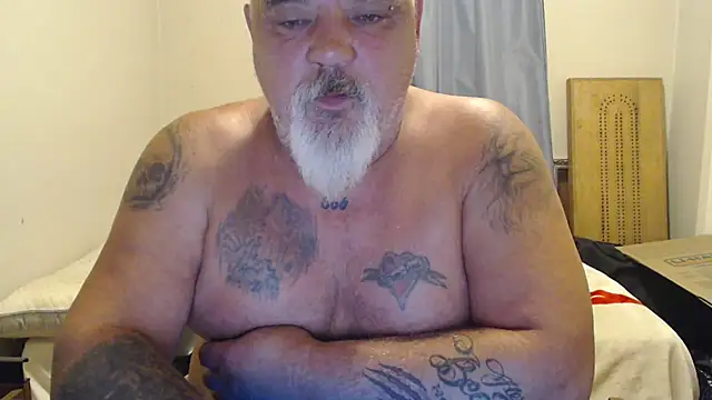 Snapshot of Newfiesausage1972 chatting on 09.22.25 Newfiesausage1972 online show from 09.22.25