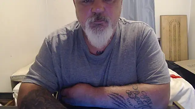 Snapshot of Newfiesausage1972 chatting on 09.25.25 Newfiesausage1972 online show from 09.25.25