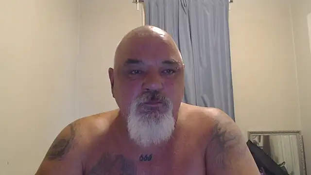 Snapshot of Newfiesausage1972 chatting on 10.14.25 Newfiesausage1972 online show from 10.14.25