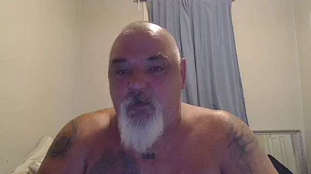 Snapshot of Newfiesausage1972 chatting on 10.19.25 Newfiesausage1972 online show from 10.19.25