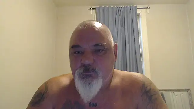 Snapshot of Newfiesausage1972 chatting on 10.24.25 Newfiesausage1972 online show from 10.24.25