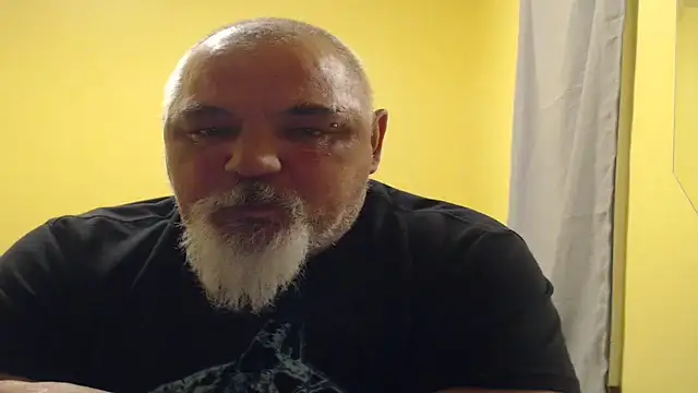 Snapshot of Newfiesausage1972 chatting on 11.01.25 Newfiesausage1972 online show from 11.01.25