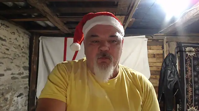 Newfiesausage1972 online show from 12.18.25