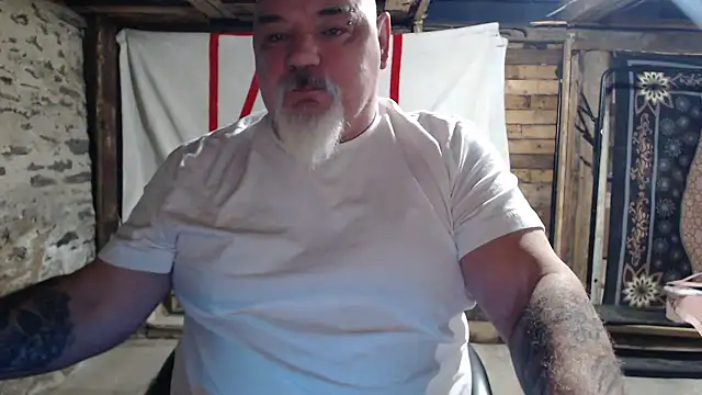 Newfiesausage1972 online show from 01.16.26