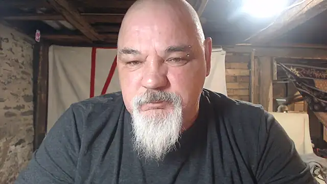 Newfiesausage1972 online show from 03.02.26