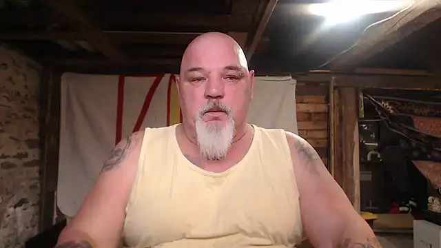 Newfiesausage1972 online show from 03.18.26