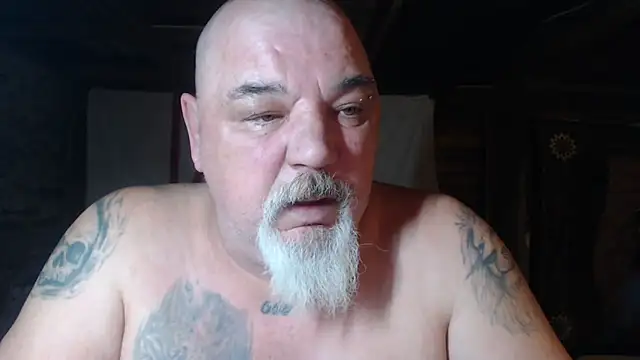 Newfiesausage1972 online show from 03.25.26