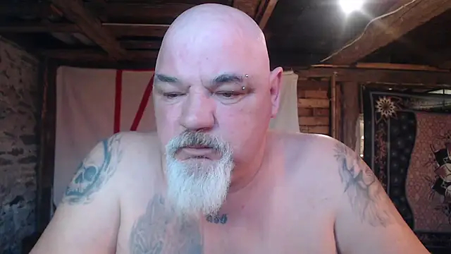 Newfiesausage1972 online show from 03.27.26