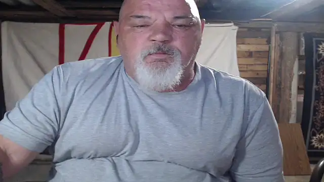 Newfiesausage1972 online show from 06.07.26