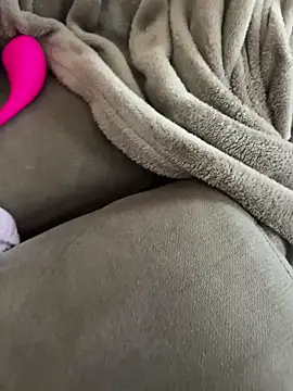 Snapshot of MetLena chatting on 10.31.25 MetLena online show from 10.31.25