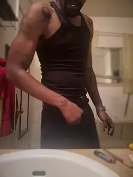 Snapshot of 1BeautyN1Beast chatting on 09.28.25 1BeautyN1Beast online show from 09.28.25