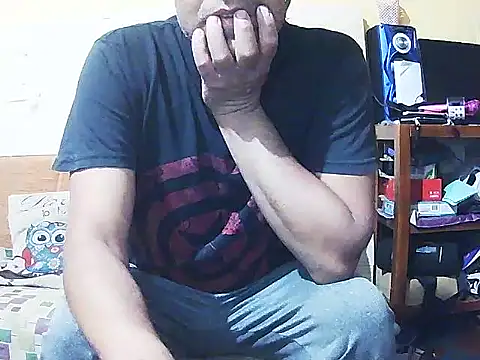 Snapshot of DiAntool chatting on 10.20.25 DiAntool online show from 10.20.25