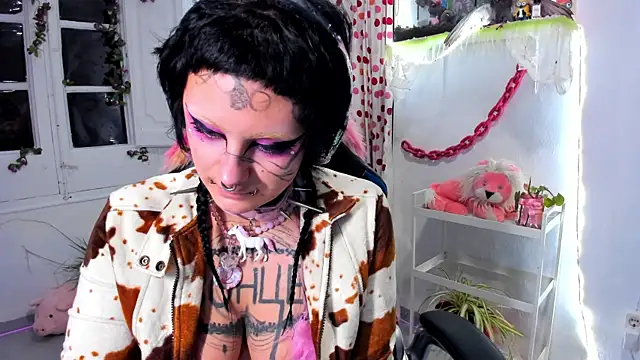 lady sontse  online show from 12.18.25