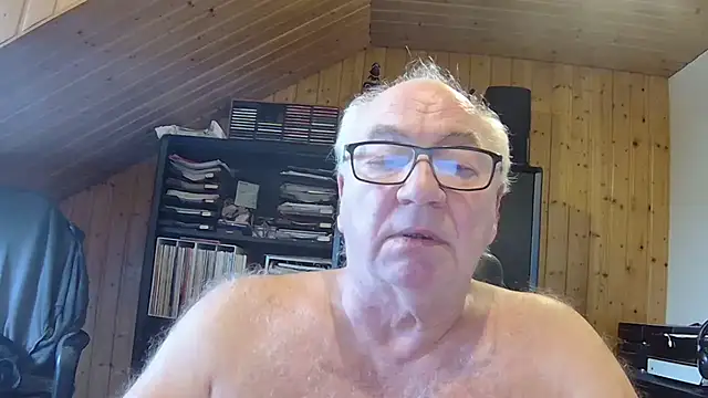 Snapshot of biggandybig chatting on 02.04.26 biggandybig online show from 02.04.26