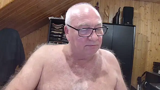 Snapshot of biggandybig chatting on 02.17.26 biggandybig online show from 02.17.26