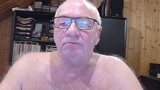 Snapshot of biggandybig chatting on 02.19.26 biggandybig online show from 02.19.26