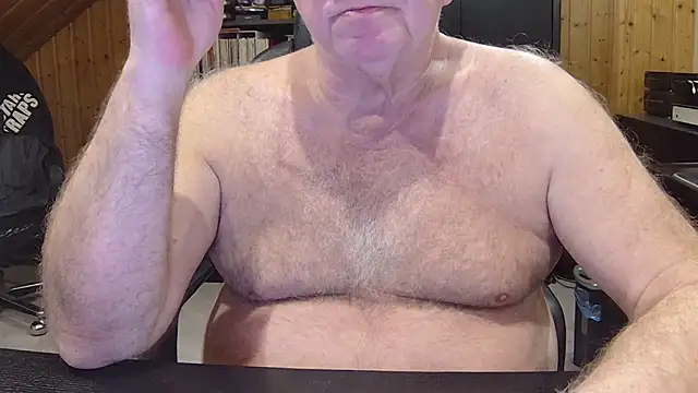 Snapshot of biggandybig chatting on 02.20.26 biggandybig online show from 02.20.26