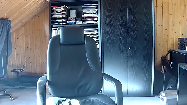 Snapshot of biggandybig chatting on 02.25.26 biggandybig online show from 02.25.26