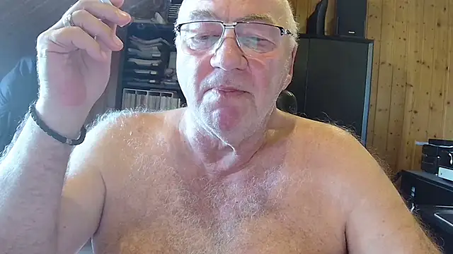 Snapshot of biggandybig chatting on 06.05.26 biggandybig online show from 06.05.26