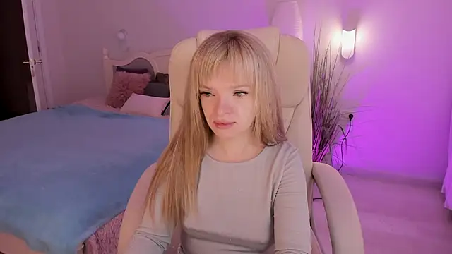 Snapshot of Eva_Rosec chatting on 09.20.25 Eva Rosec online show from 09.20.25