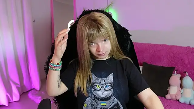 Snapshot of Eva_Rosec chatting on 11.13.25 Eva Rosec online show from 11.13.25