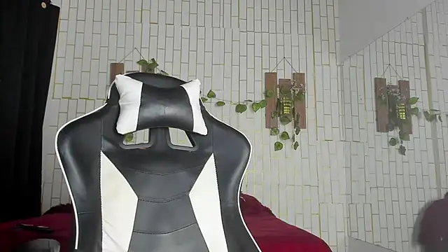 Snapshot of jacksson_lawrence chatting on 10.21.25 jacksson lawrence online show from 10.21.25