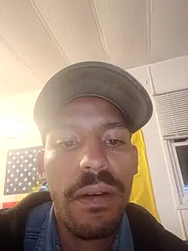 Snapshot of Ricardosuavee6 chatting on 11.01.25 Ricardosuavee6 online show from 11.01.25