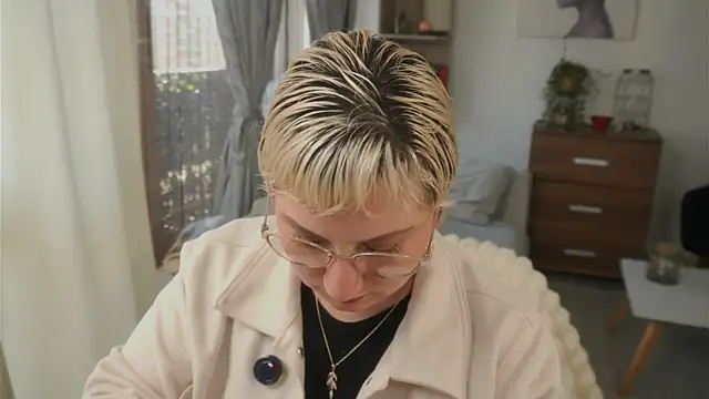 Ximenna Cruz online show from 01.11.26