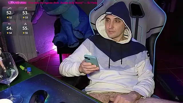 Snapshot of Gil_gamesh90 chatting on 03.10.25 Gil gamesh90 online show from 03.10.25