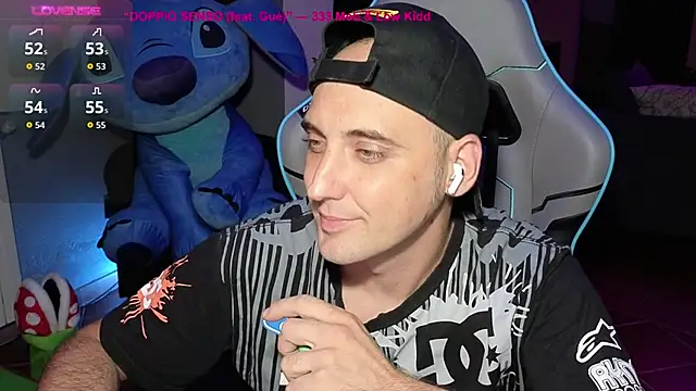 Snapshot of Gil_gamesh90 chatting on 09.24.25 Gil gamesh90 online show from 09.24.25