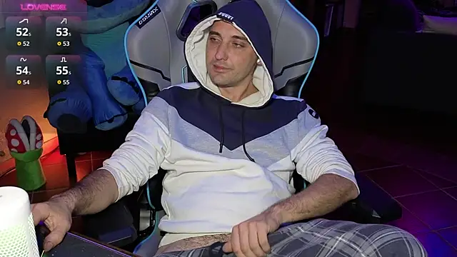 Snapshot of Gil_gamesh90 chatting on 10.26.25 Gil gamesh90 online show from 10.26.25