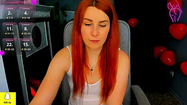 YrKiraXO online show from 02.15.25
