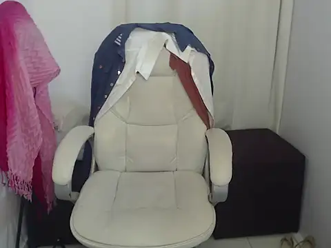 Snapshot of paiper_halliwey chatting on 01.12.25 paiper halliwey online show from 01.12.25