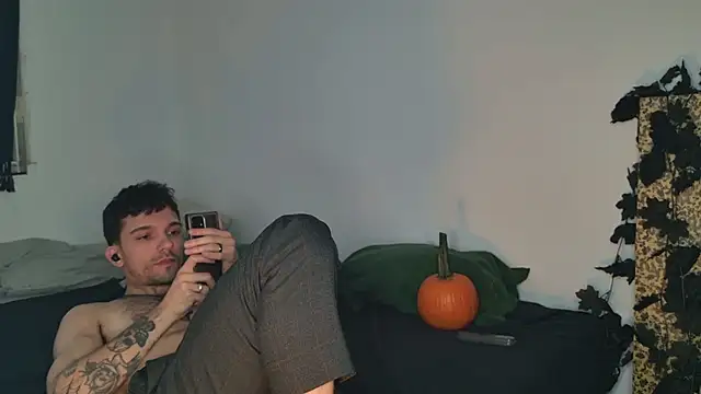 Snapshot of JackDesFeux chatting on 10.14.25 JackDesFeux online show from 10.14.25