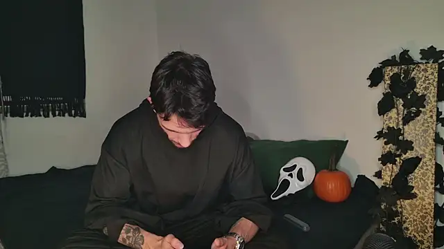 Snapshot of JackDesFeux chatting on 10.28.25 JackDesFeux online show from 10.28.25