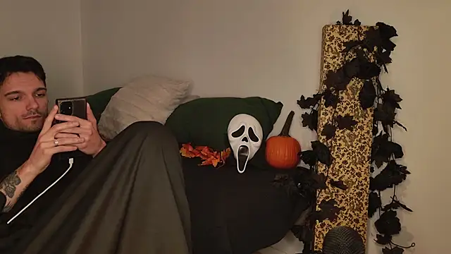 Snapshot of JackDesFeux chatting on 10.31.25 JackDesFeux online show from 10.31.25