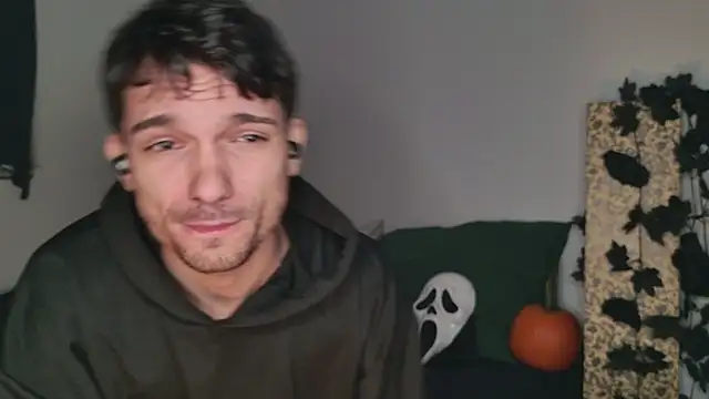 Snapshot of JackDesFeux chatting on 10.31.25 JackDesFeux online show from 10.31.25