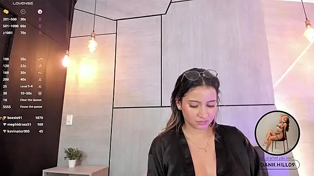 Snapshot of danii_hill_ chatting on 12.13.24 danii hill online show from 12.13.24