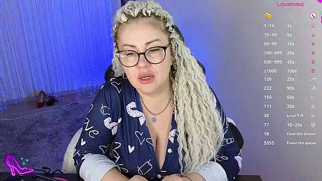 misskaassandraa online show from 12.02.24