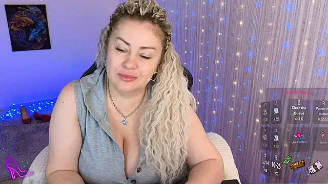 misskaassandraa online show from 12.08.24