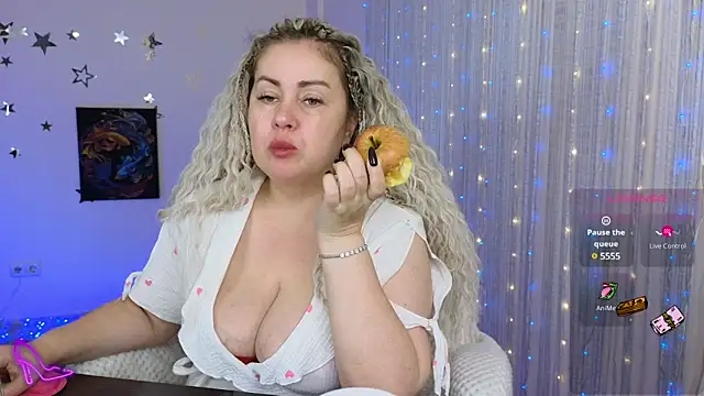 misskaassandraa online show from 12.14.24