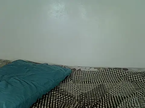 Snapshot of laetitia_ chatting on 09.18.25 laetitia  online show from 09.18.25