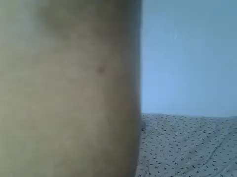 Snapshot of laetitia_ chatting on 09.24.25 laetitia  online show from 09.24.25