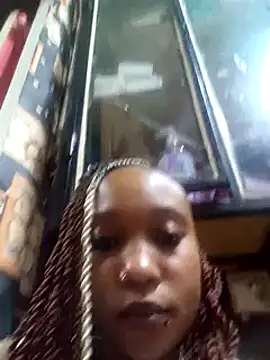 Snapshot of laetitia_ chatting on 10.10.25 laetitia  online show from 10.10.25