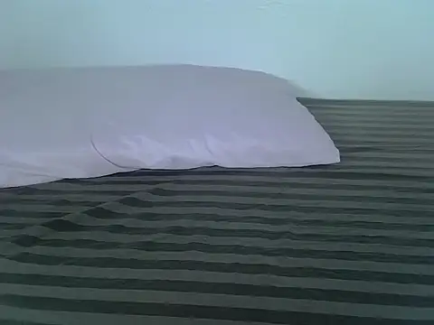 Snapshot of laetitia_ chatting on 10.12.25 laetitia  online show from 10.12.25