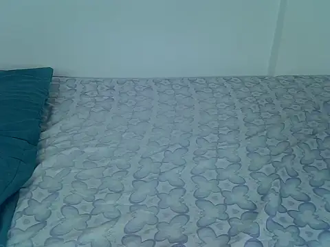 Snapshot of laetitia_ chatting on 10.17.25 laetitia  online show from 10.17.25