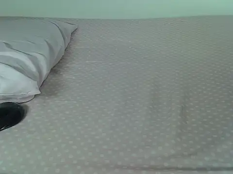 Snapshot of laetitia_ chatting on 10.23.25 laetitia  online show from 10.23.25