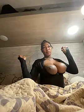 Snapshot of CUMQUEEN-XXX69 chatting on 09.17.25 CUMQUEEN-XXX69 online show from 09.17.25