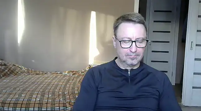 Snapshot of HarrySnake chatting on 12.13.24 HarrySnake online show from 12.13.24