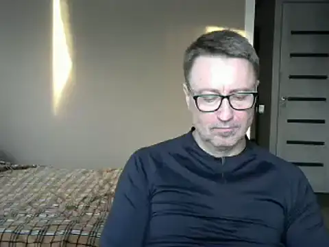 Snapshot of HarrySnake chatting on 12.19.24 HarrySnake online show from 12.19.24